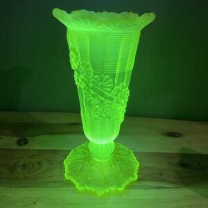 Northwood Vaseline Uranium Fluted Glass Vase Floral Design Glows READ!